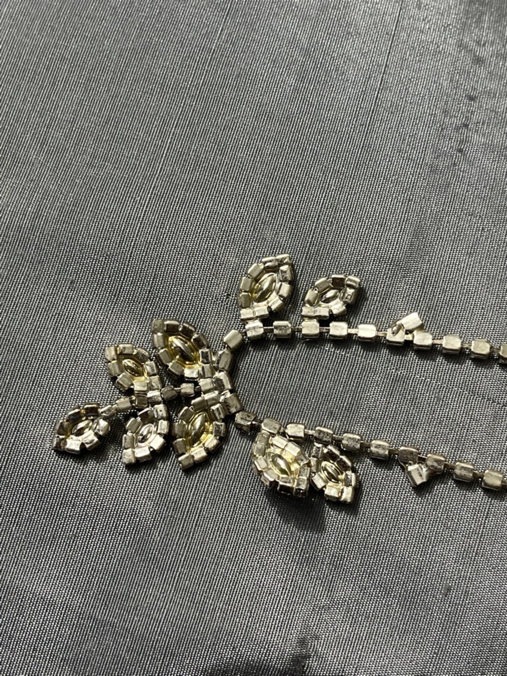 Elegant Necklace and Earring Set Green Crystal - Picture 9 of 11